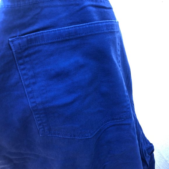 Basic editions and blue pants - Picture 5 of 5